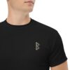X Fashion Classic T-Shirt Herren Schwarz – Nahaufnahme Druckdetail