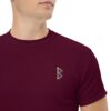 X Fashion Classic T-Shirt Herren Kastanienbraun – Nahaufnahme Druckdetail