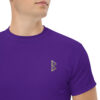 X Fashion Classic T-Shirt Herren Lila – Nahaufnahme Druckdetail